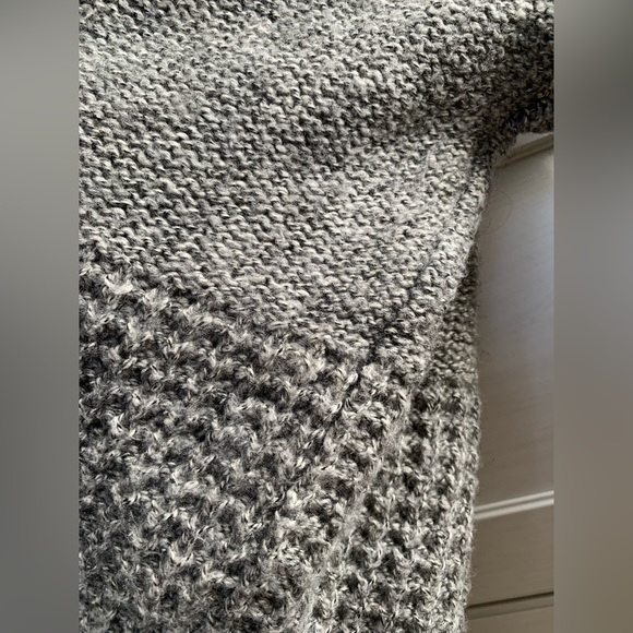 American Eagle Sweater - Picture 7 of 7